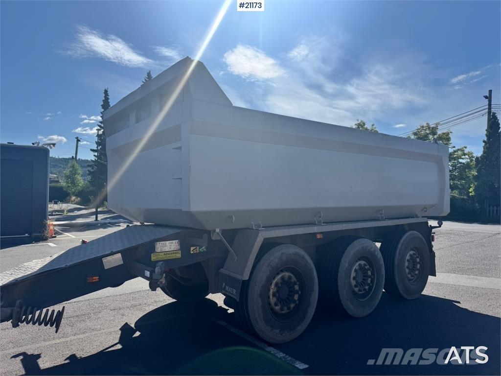 Maur Trailer. Kipper