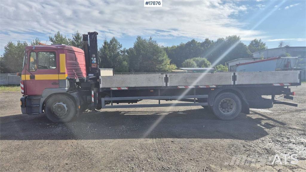 MAN 18.224 Vlakke laadvloer met kraan