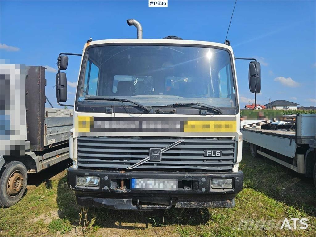 Volvo FL 619 Vlakke laadvloer met kraan