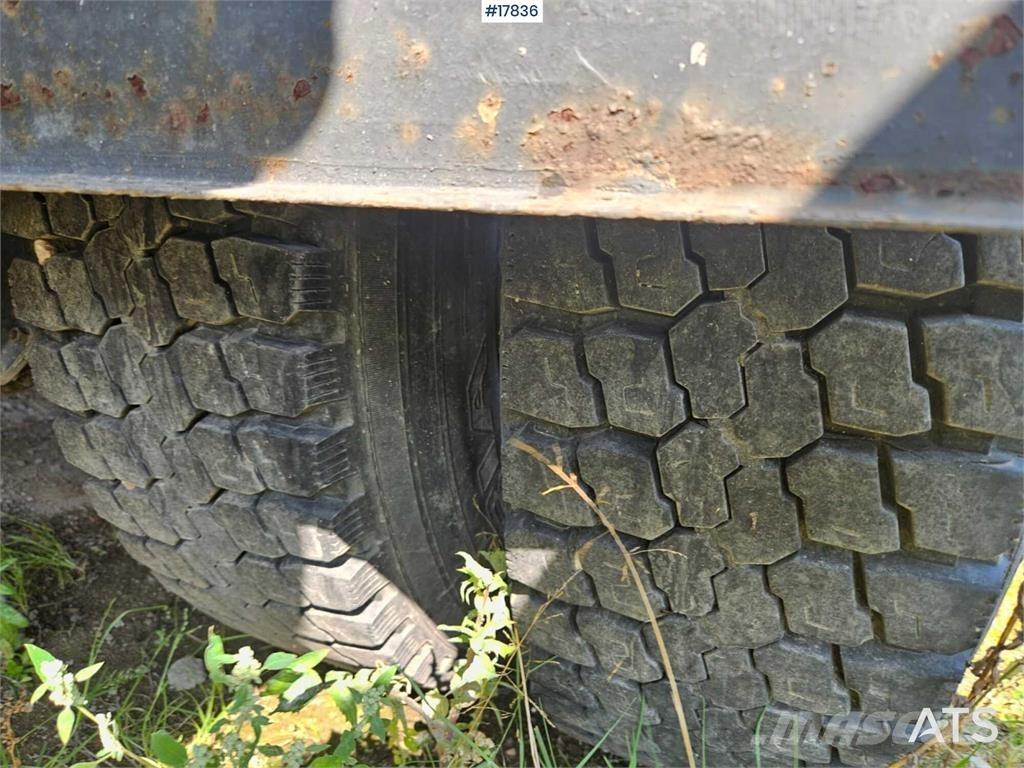 Volvo FL 619 Vlakke laadvloer met kraan