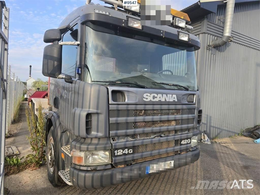 Scania P124 Vrachtwagen met containersysteem