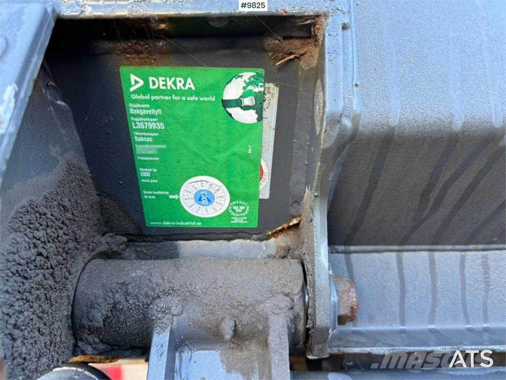 Scania P94GB4X2NZ230 Vlakke laadvloer met kraan