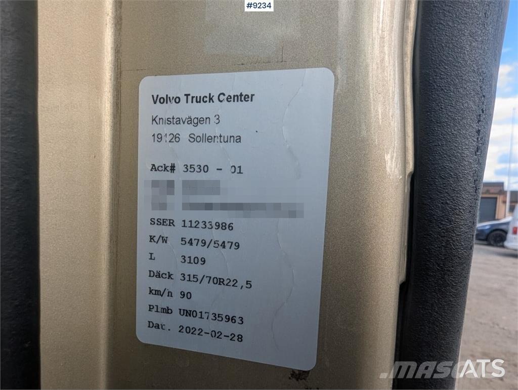 Volvo FM Vlakke laadvloer met kraan