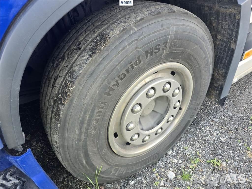 Volvo FM 62TR Vlakke laadvloer met kraan