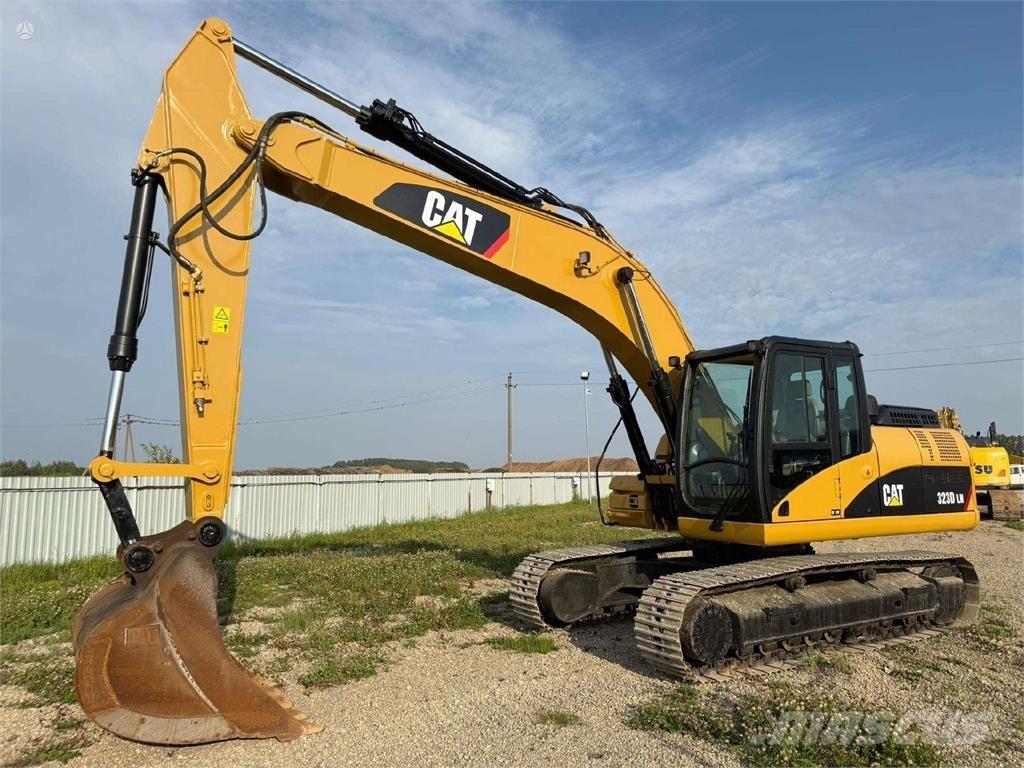 CAT 323 D Rupsgraafmachines
