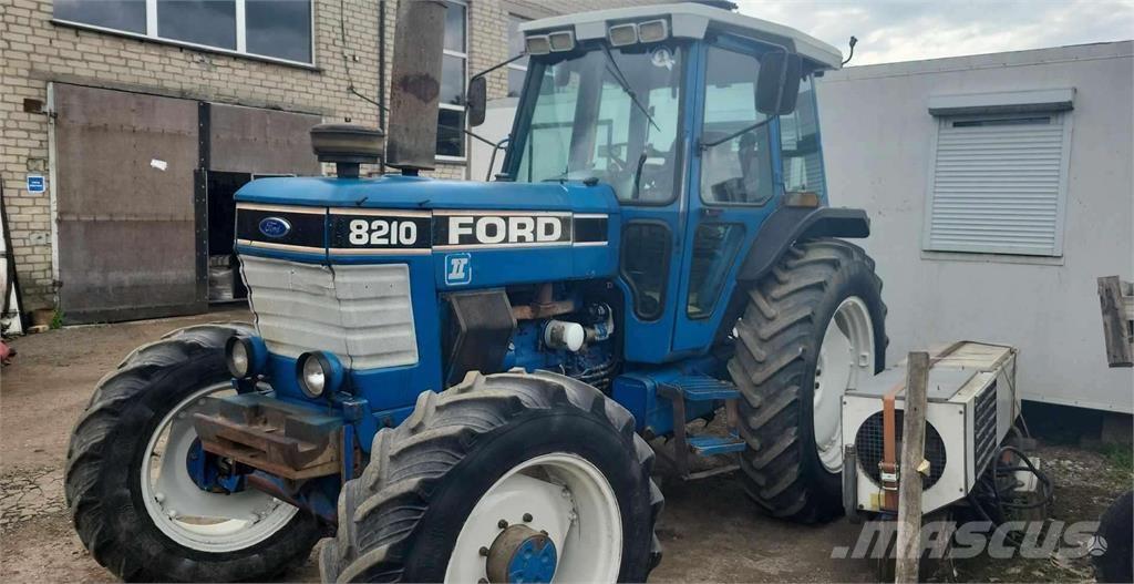 Ford 8210 Tractoren