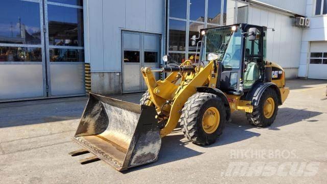 CAT 906M Wielladers