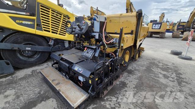 CAT AP300F Asfaltafwerkmachines