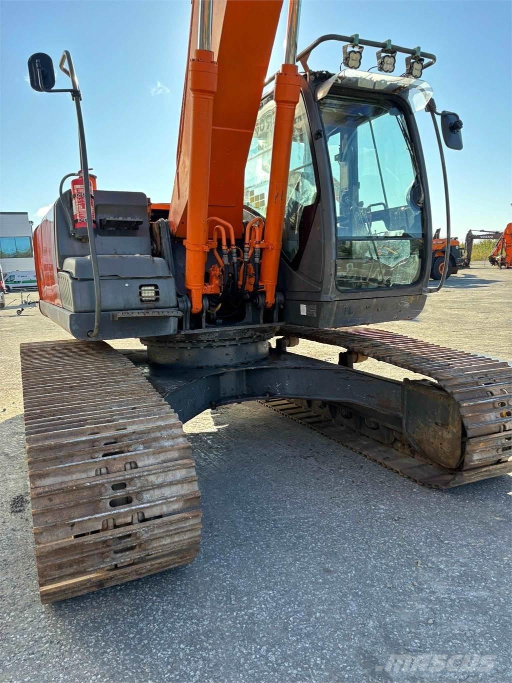 Hitachi ZX210LC-3 Long Reach Graafmachines
