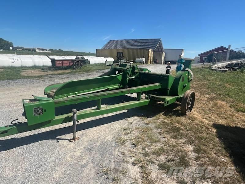 John Deere 3950 Getrokken veldhakselaar