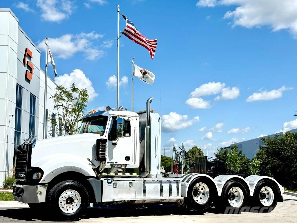 Mack Titan TD 713 Trekkers