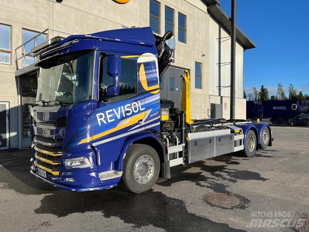 DAF XD 450 FAN Vlakke laadvloer met kraan