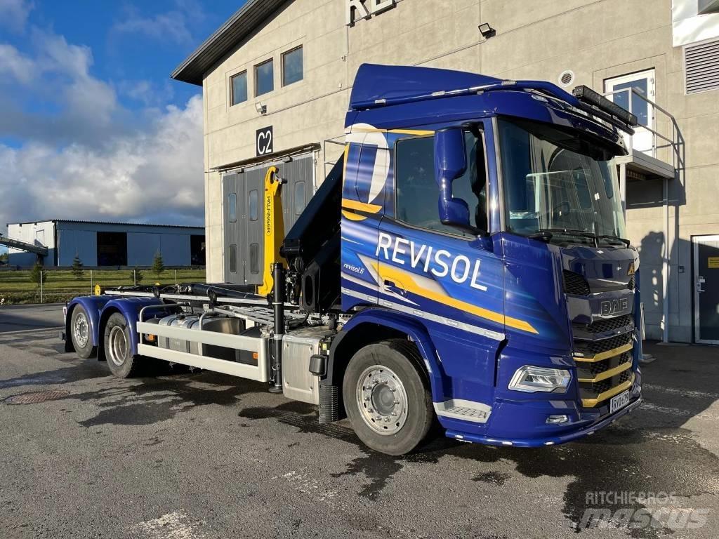 DAF XD 450 FAN Vlakke laadvloer met kraan