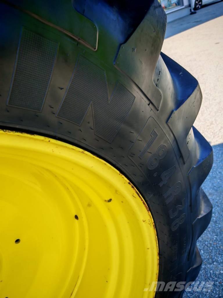 John Deere 6115 R Tractoren