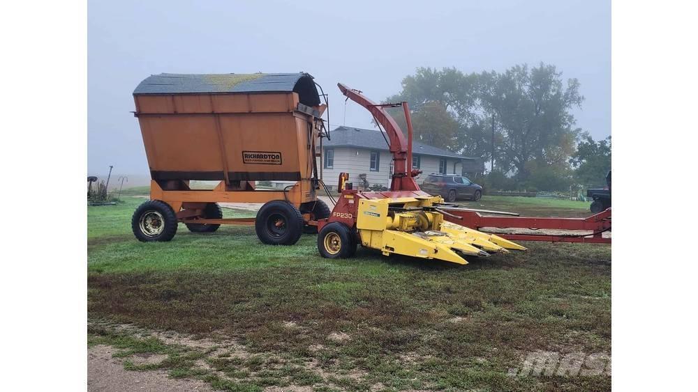 New Holland FP230 Getrokken veldhakselaar