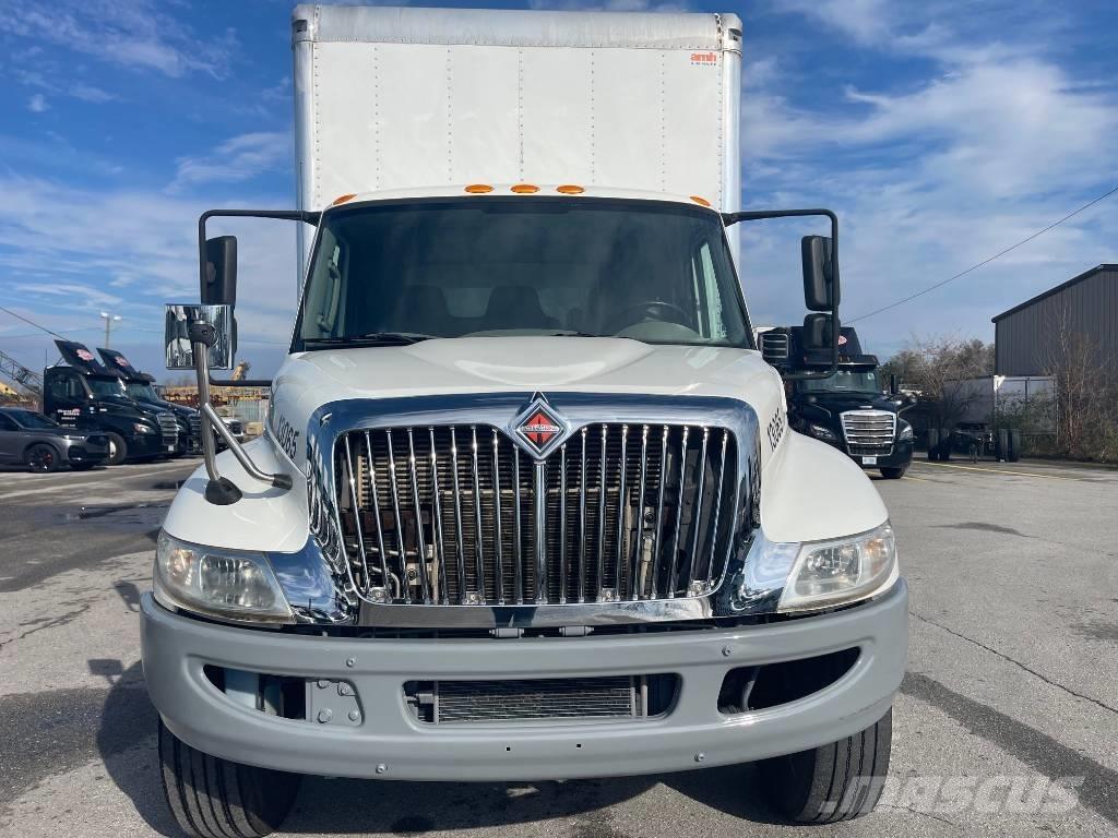 International 4300 Bakwagens met gesloten opbouw