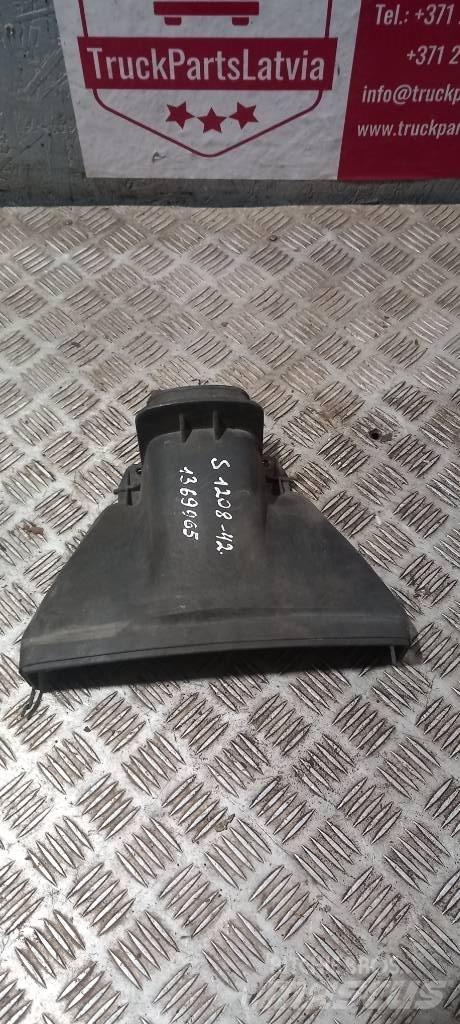 Scania 94 D.   1369965 Cabine en interieur