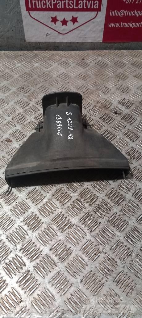 Scania 94 D.   1369965 Cabine en interieur