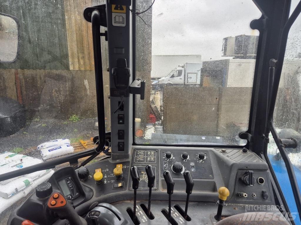 New Holland TM 165 Tractoren