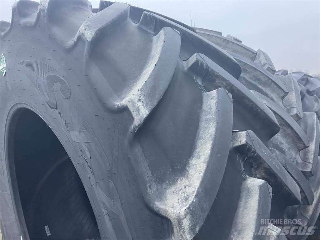 Mitas 650/75R38 Banden, wielen en velgen