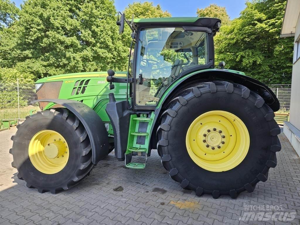 John Deere 6210R Tractoren