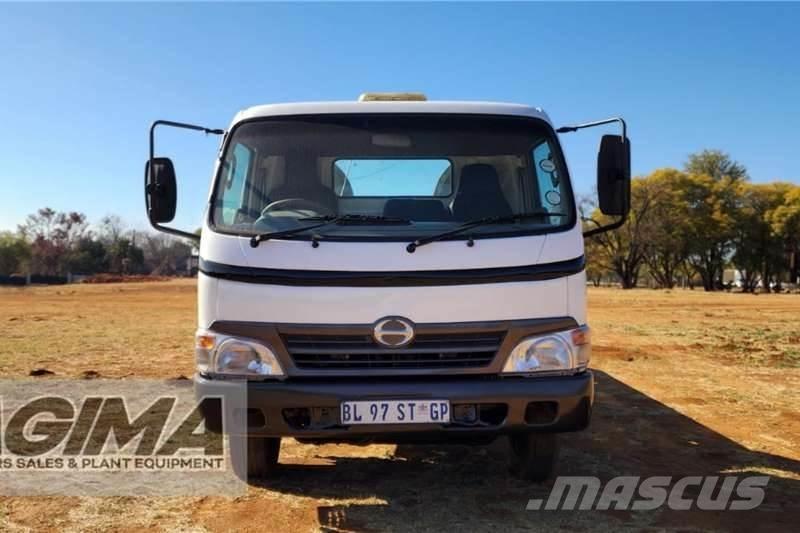 Hino 300 Roll Back Anders