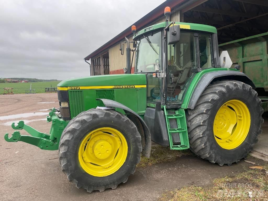 John Deere 6910-4+F Tractoren