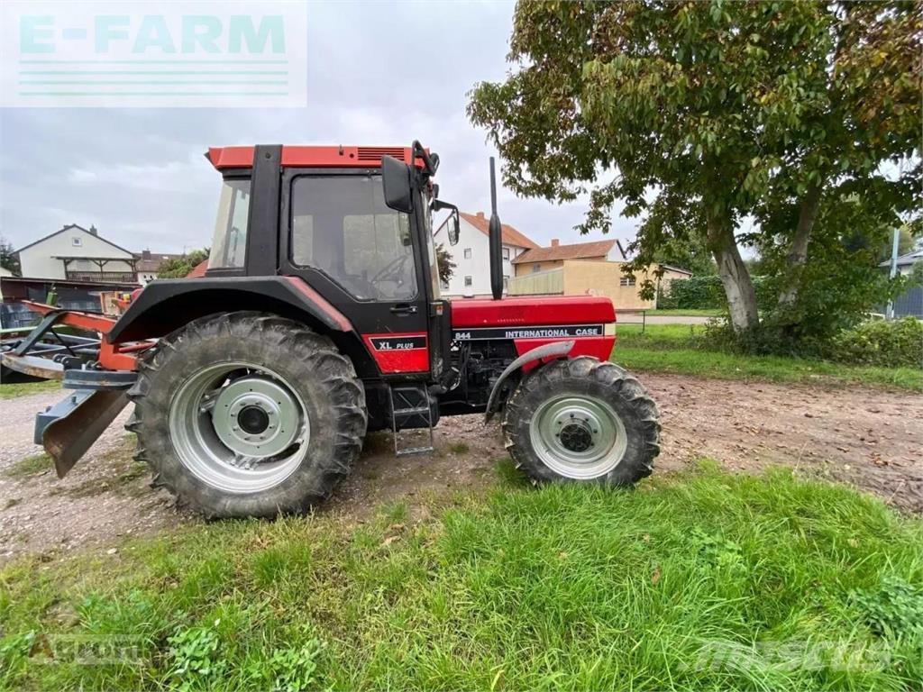 Case IH 844 a Tractoren