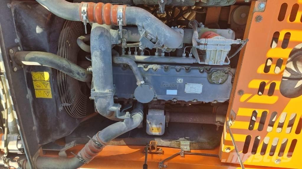 Doosan DX 225 Rupsgraafmachines