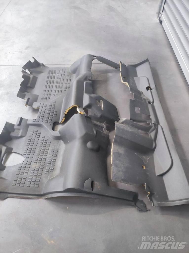 Nissan Floor Mat Cabine en interieur