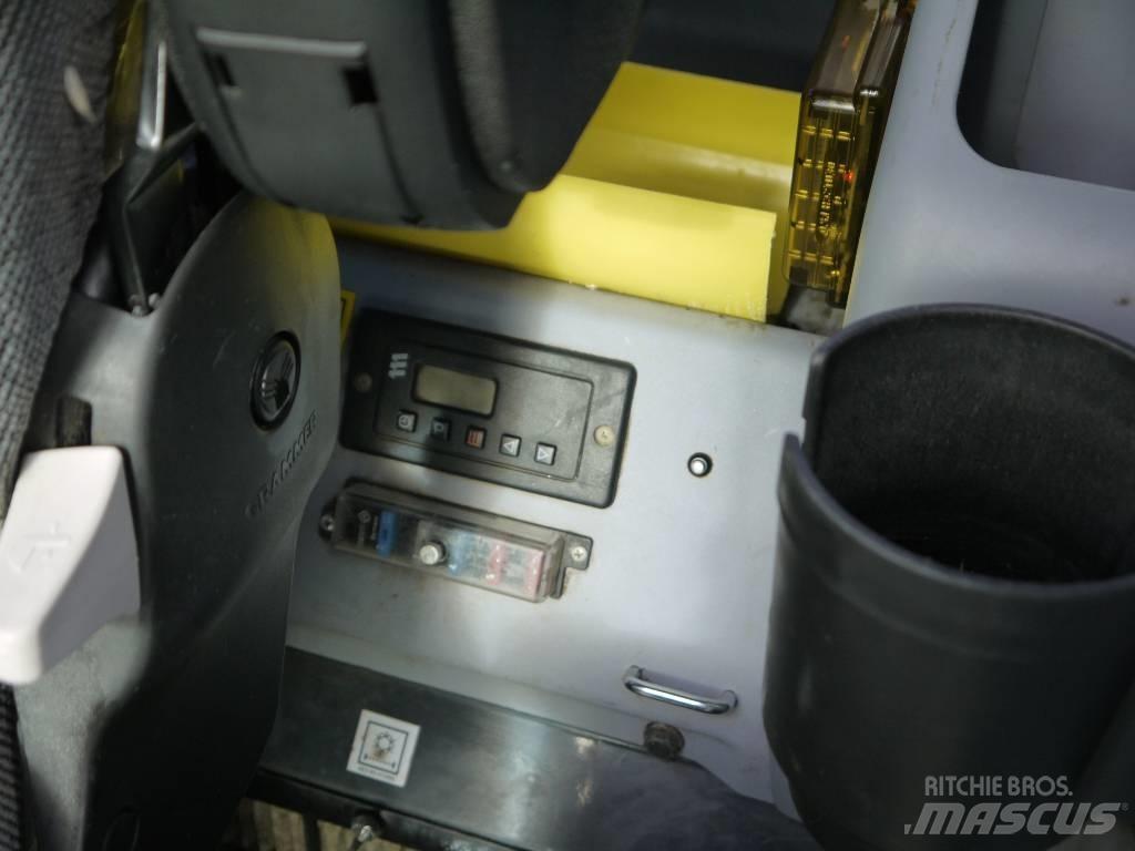 Komatsu PW 160-7E0 Wielgraafmachines