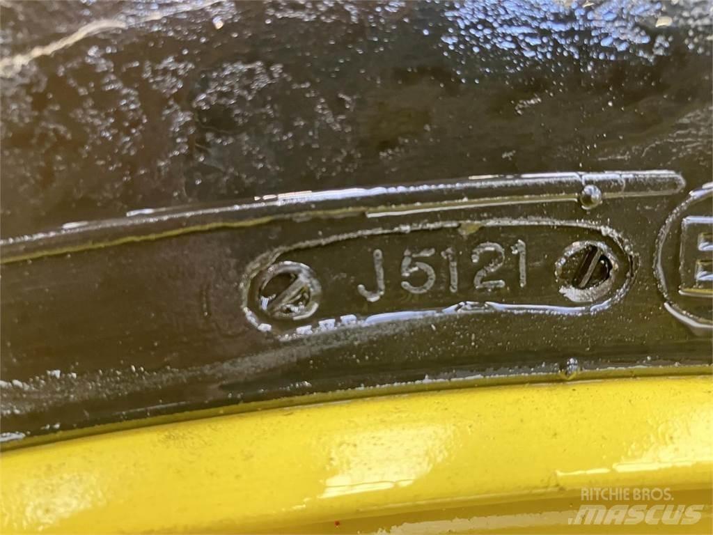 BKT 520/85R38 Banden, wielen en velgen