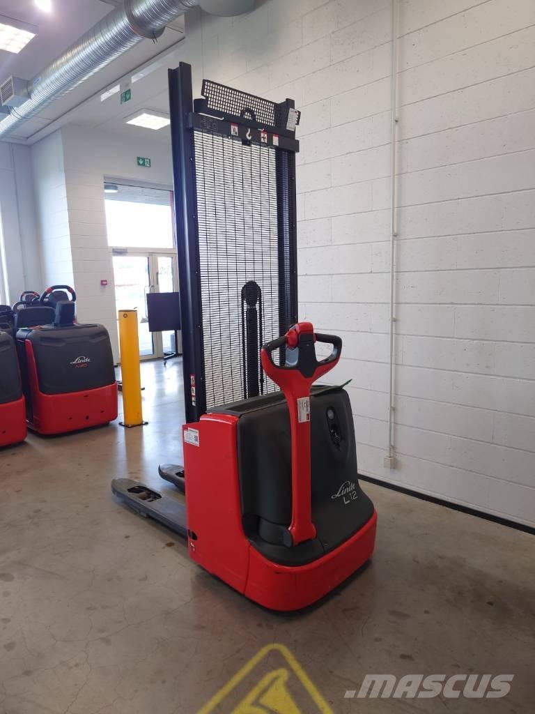Linde L 12 Meeloop stapelaar