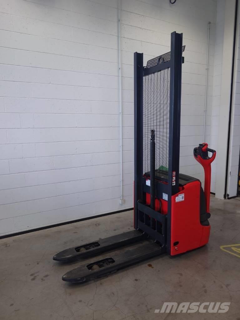 Linde L 12 Meeloop stapelaar