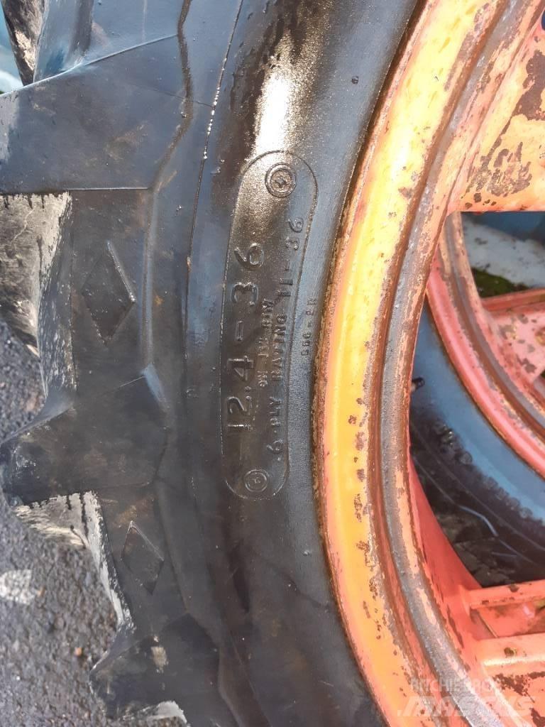 Goodyear 12.4-36 Banden, wielen en velgen