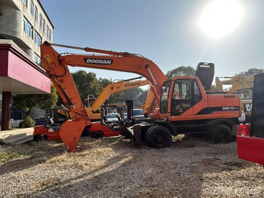 Doosan DH 210 W Wielgraafmachines
