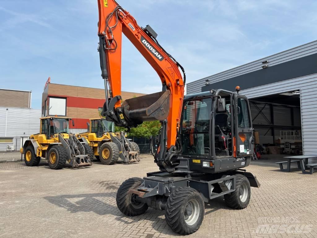 Doosan DX 57 Wielgraafmachines