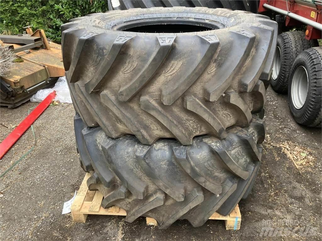 BKT 600/65R28 Banden, wielen en velgen