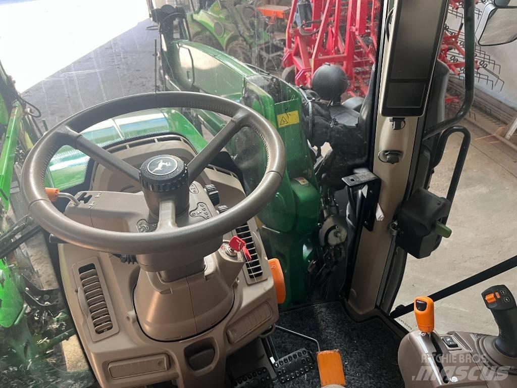 John Deere 6120 M Tractoren