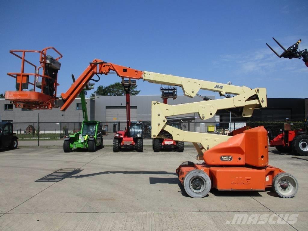 JLG E400 AJPN (687) Zelfrijdende knikarm hoogwerker