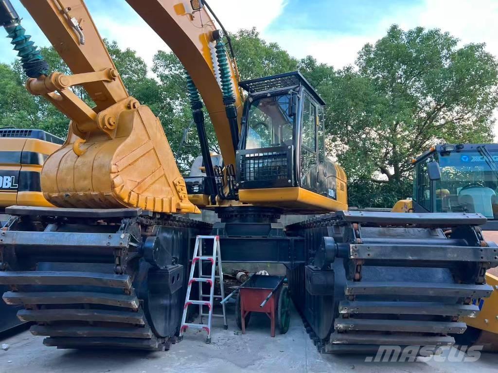 CAT 320D2 Amfibische graafmachines