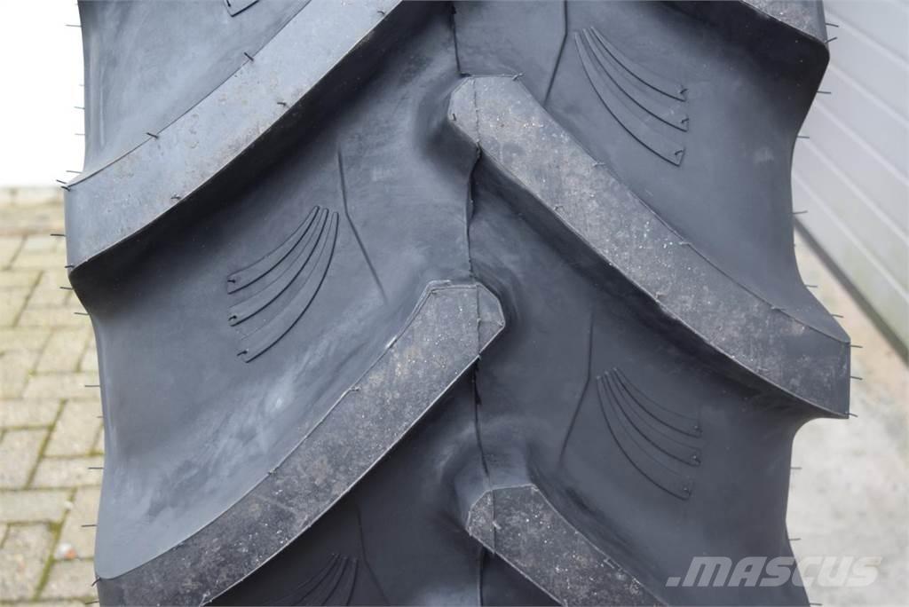  520/70R34 ***GRI*** Banden, wielen en velgen