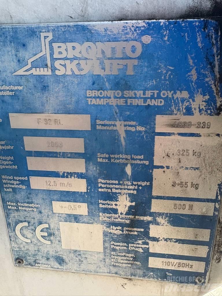 Bronto F32 RL Auto hoogwerkers