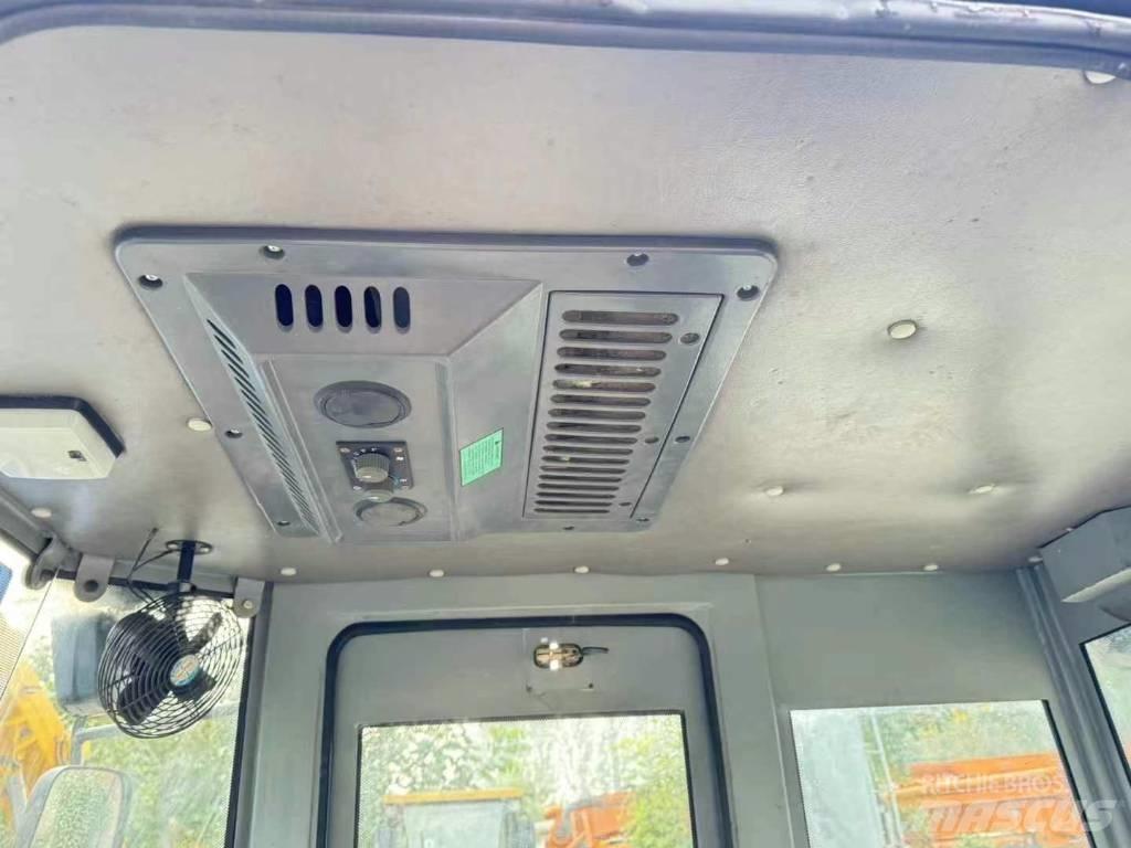 Shantui SD 32 Rupsdozers
