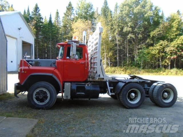 Mack RB 688 S Trekkers