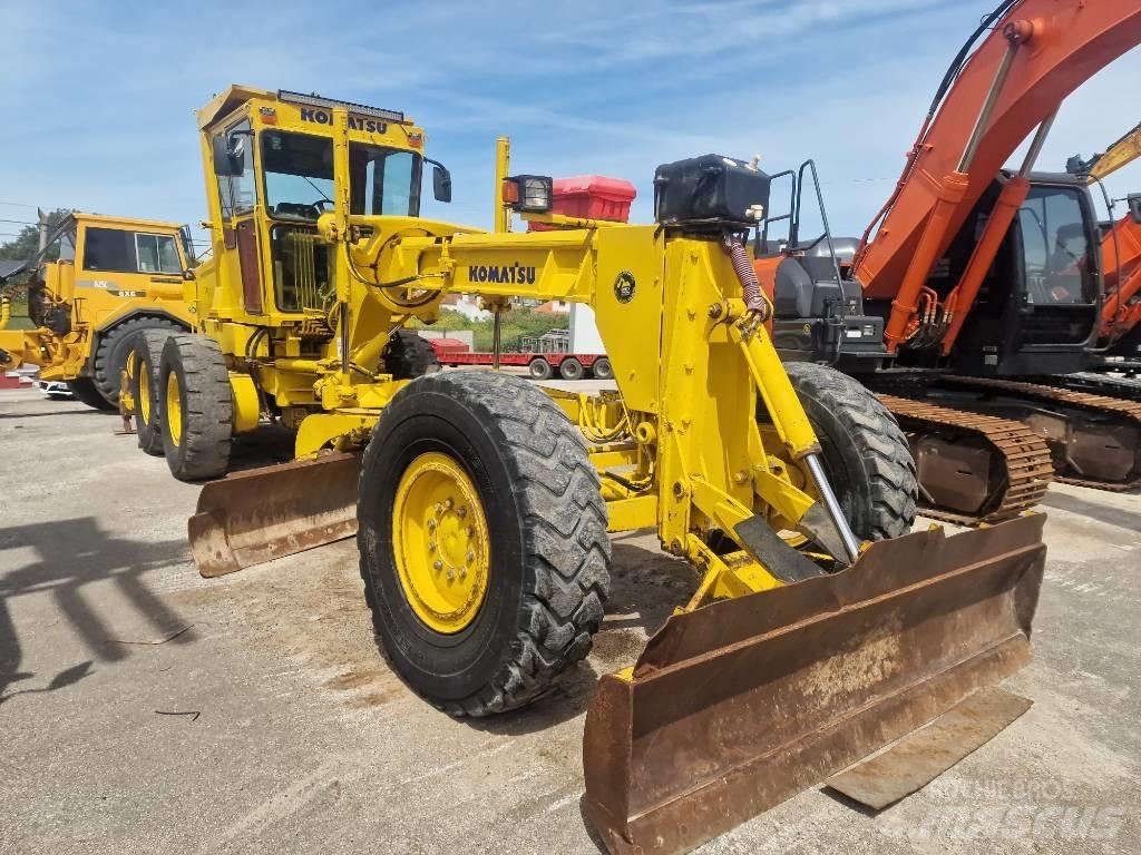 Komatsu GD 521 A-1 Graders