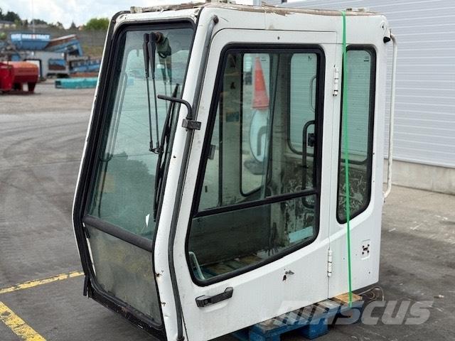 Liebherr CAB SERIE B Cabine en interieur