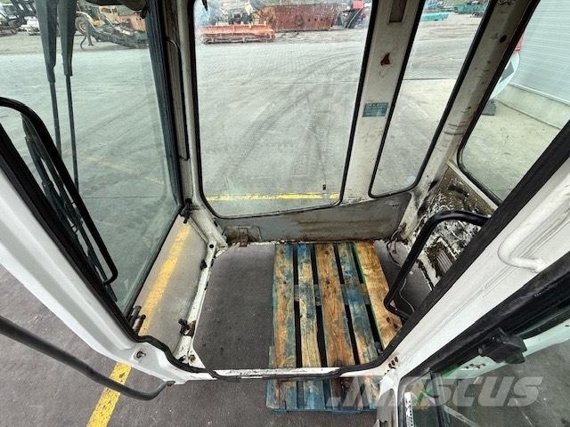 Liebherr CAB SERIE B Cabine en interieur