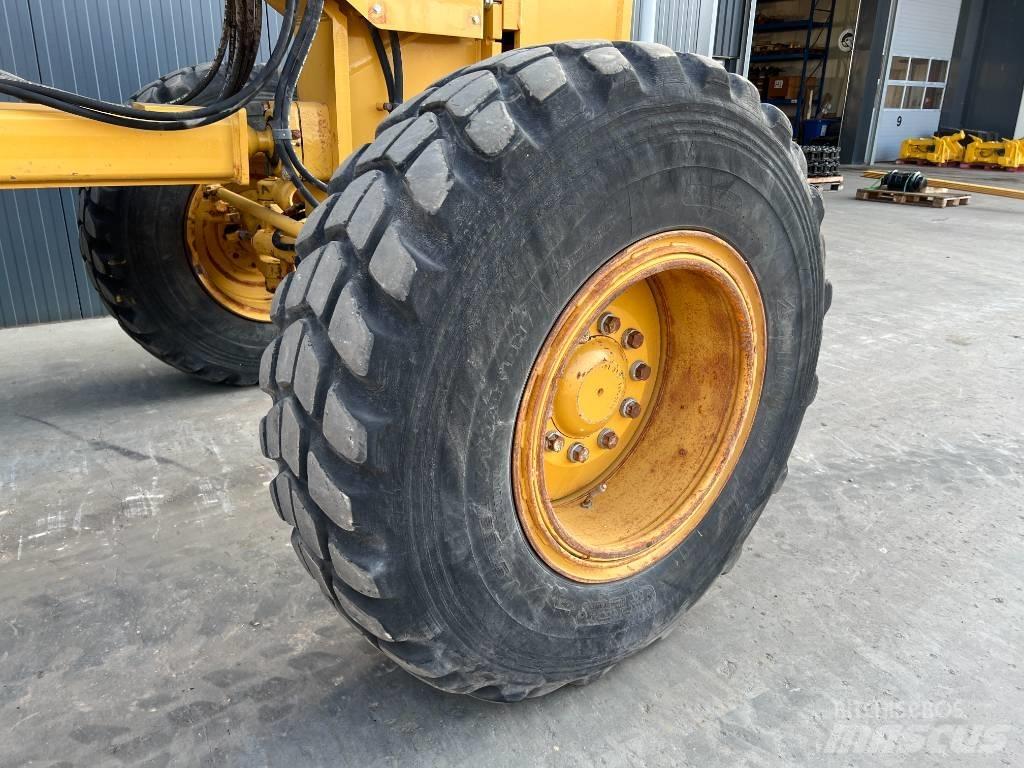 CAT 140K Graders