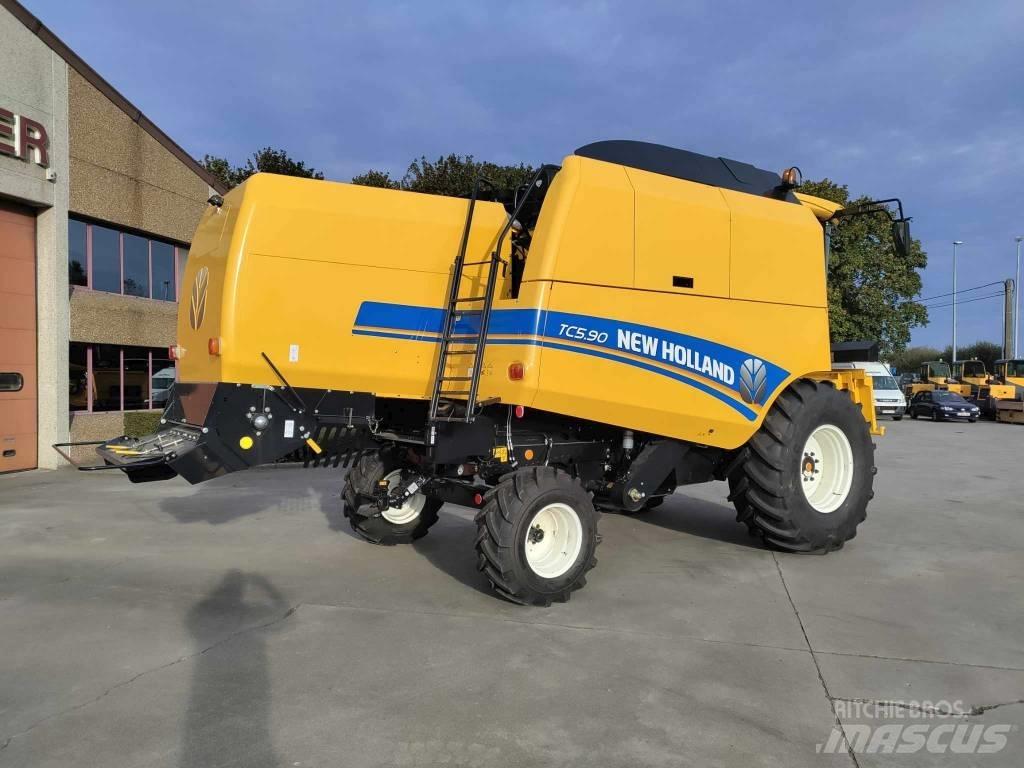New Holland TC 5.90 Maaidorsmachines
